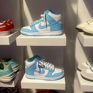 Sz8 / Dunk High 'Blue Chill'
Used / Box: None / DD1399 401 GOAT